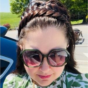 Meet your Posher, Lisa